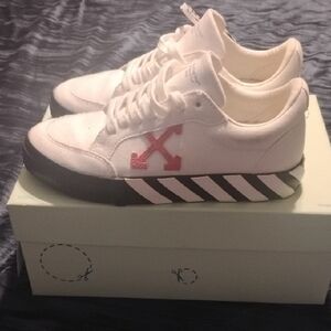 Off-White Low Vulcanized Eco Canvas Sneakers in White and Fuchsia